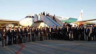 ورود کاروان تیم ملی فوتبال ایران به روسیه در میان استقبال ایرانیان 