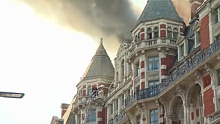 Incendio al Mandarin Oriental hotel. 120 i pompieri impegnati nello spegnimento