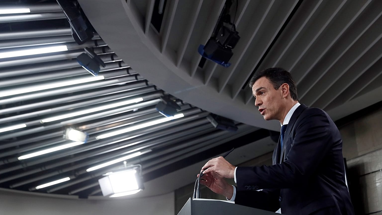 Με «άρωμα» γυναίκας η νέα ισπανική κυβέρνηση