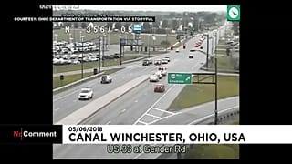 Condutor em sentido contrário espalha caos em estrada de Ohio