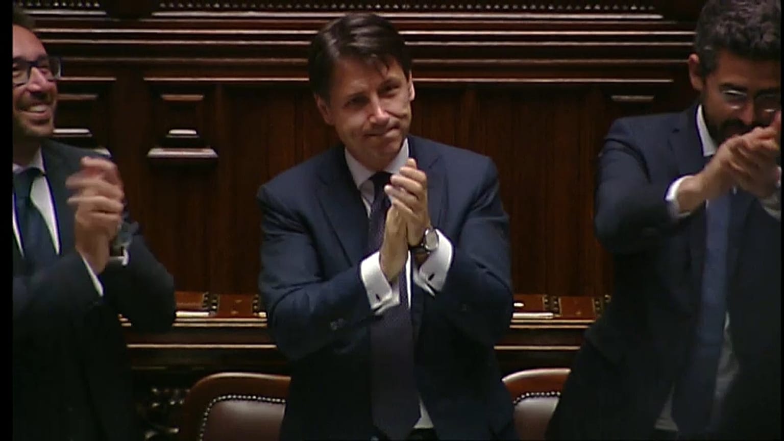 Investido Giuseppe Conte