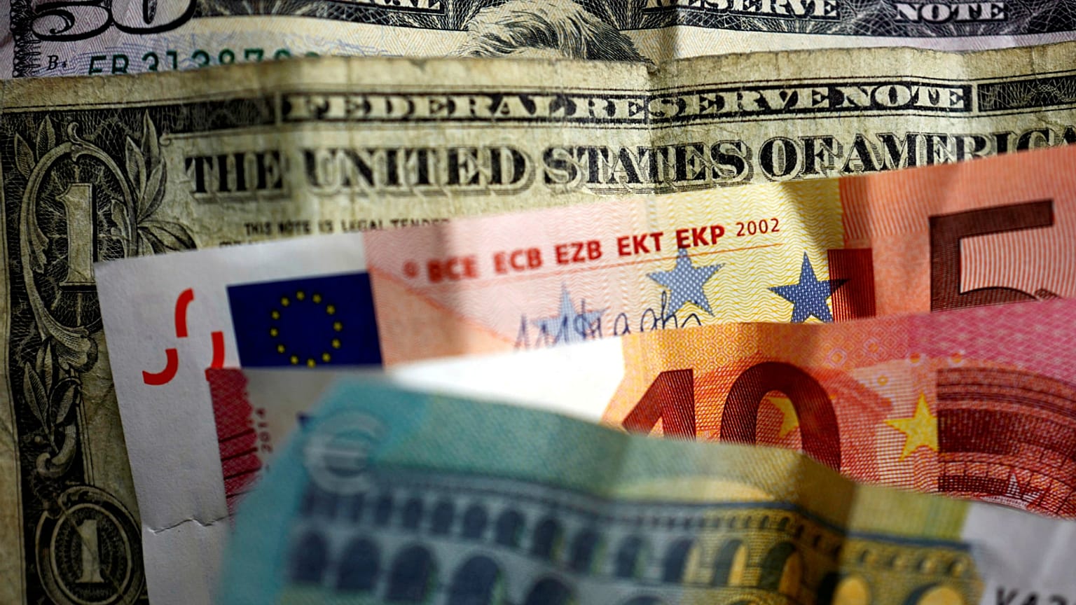 Beklenti anketi: Dolar kısa süre içinde düşüşe geçecek
