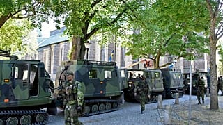 Freiwillige nehmen an einer Übung teil