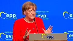 Merkel pide una política común de asilo en la UE  