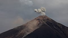 Guatemala'da küller altında kalan köy günler sonra drone ile görüntülendi