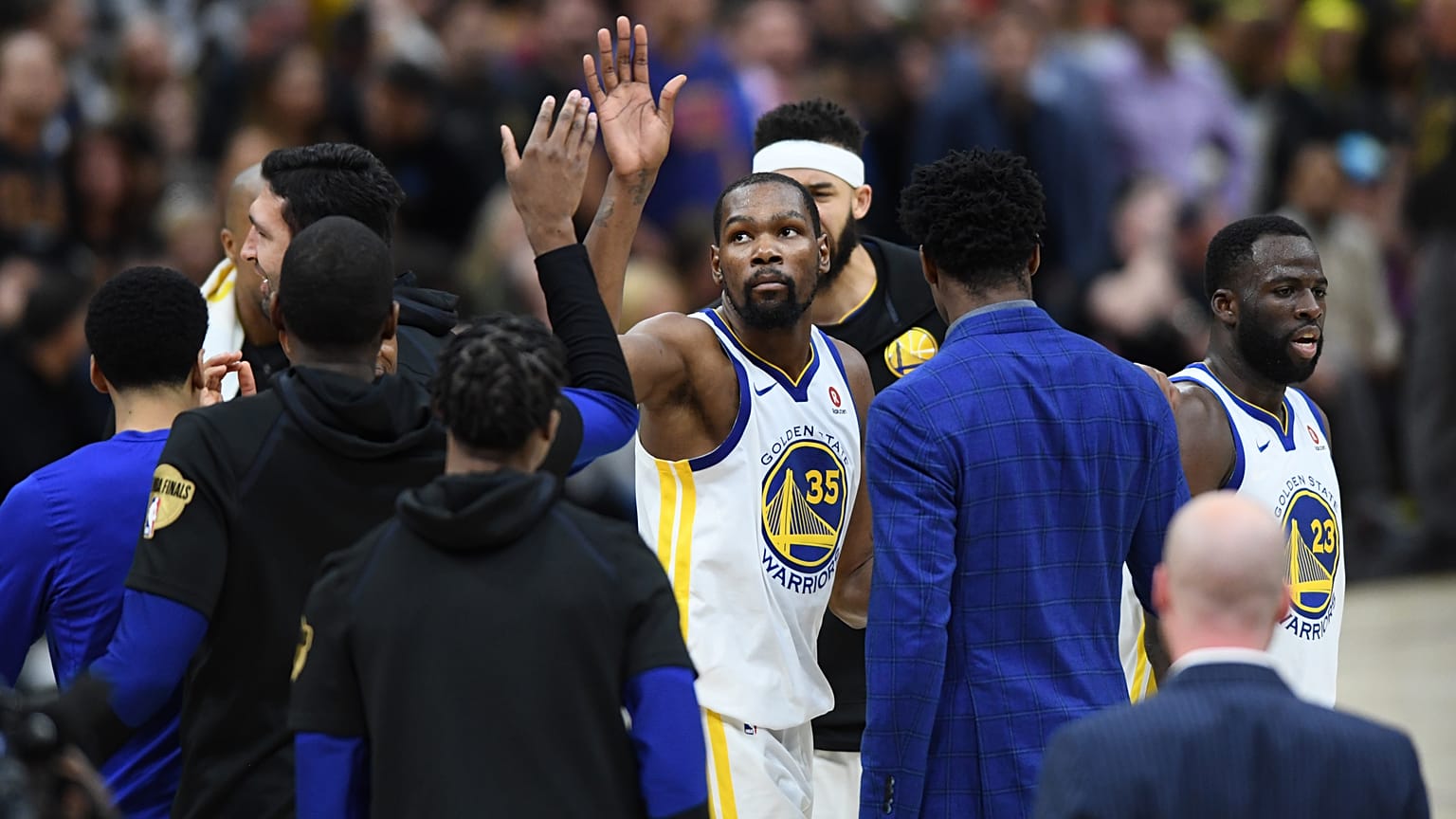 NBA: Los Warriors, a un paso de revalidar el título