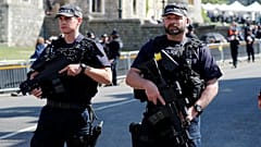 Britische Polizisten tragen selten Waffe. Und in anderen Ländern?