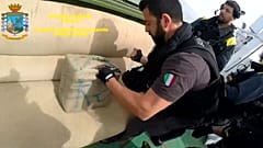 أثناء التحقق من حمولة السفينة