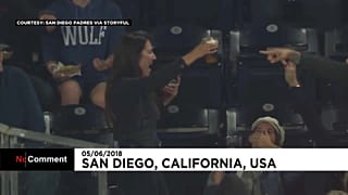 Etats-Unis: une balle de baseball finit sa course dans... un verre de bière