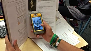 Fransa ilk ve orta dereceli okullarda cep telefonunu yasaklıyor