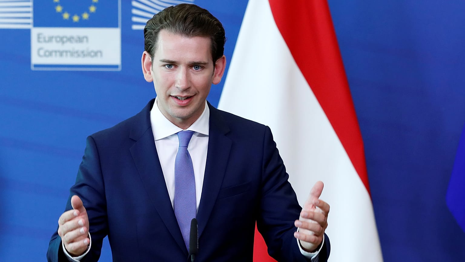 Austria expulsa a decenas de imanes y cierra mezquitas financiadas por Turquía