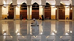 النمسا ستطرد أئمة وتغلق سبعة مساجد في حرب على الإسلام السياسي