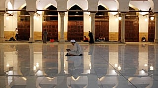 النمسا ستطرد أئمة وتغلق سبعة مساجد في حرب على الإسلام السياسي