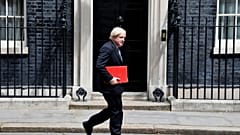 Boris Johnson útban a Kilépésügyi Főosztály felé