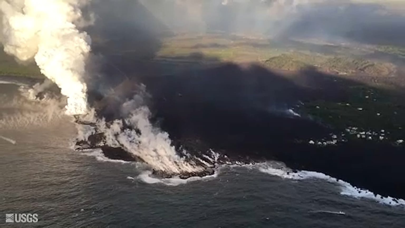Hawaii: a vulkánkitörés megváltoztatta a partvonalat