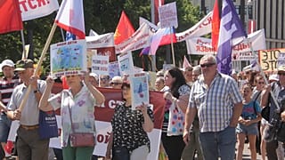 Все школы в Латвии переходят на латышский язык