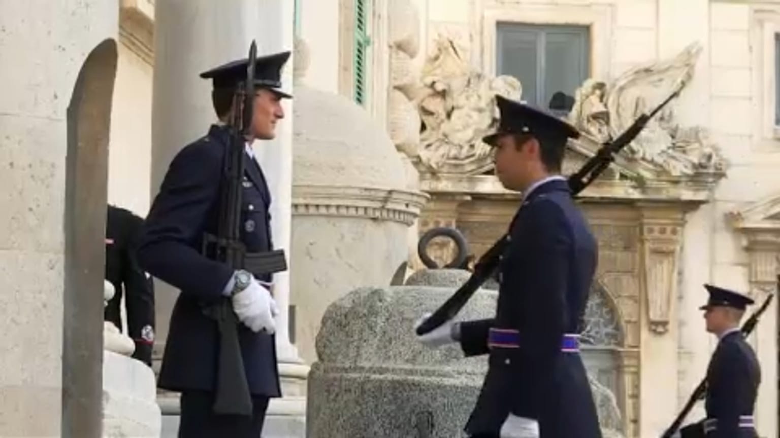 Dealing with a populist government in Italy
