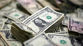 الدولار الأمريكي يواجه أكبر انخفاض أسبوعي منذ ثلاثة أشهر