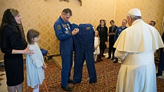 Astronotlardan Papa'ya ziyaret 