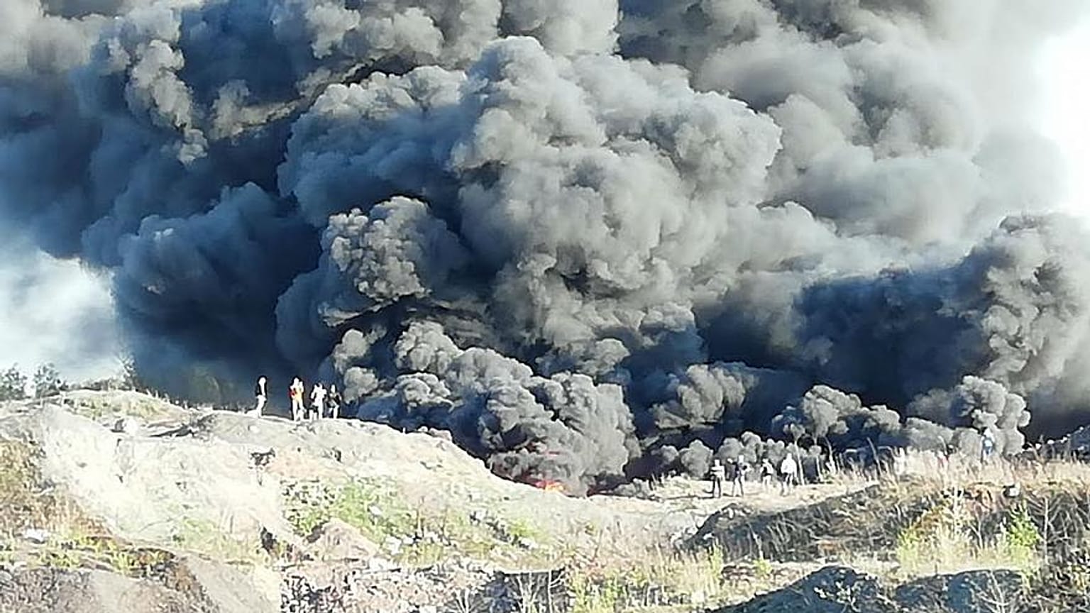 Wie Europas Müll riesige Feuer auf Polens Mülldeponien anfacht