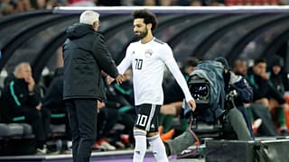 صلاح بصحبة هيكتور كوبر مدرب المنتخب المصري