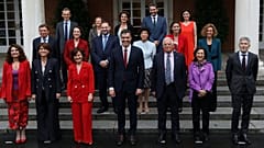 Első spanyol kormányülés: még a nevük is nőnemű lett