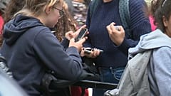 Telemóveis banidos das escolas de França