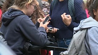 Telemóveis banidos das escolas de França