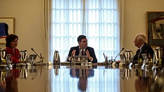 Pedro Sánchez habla por teléfono con Quim Torra y acuerdan reunirse "muy pronto"