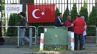 Турки за рубежом уже голосуют