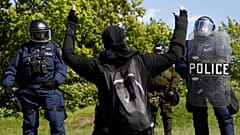 Antiglobalista tüntetések a G7-csúcson 