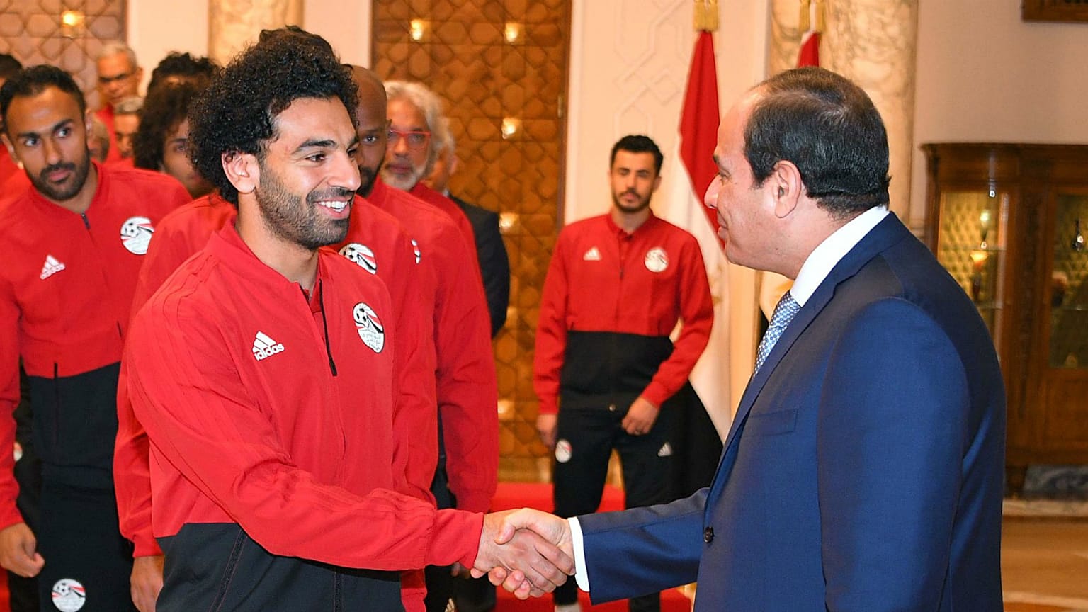 الرئيس عبد الفتاح السيسي واللاعب محمد صلاح