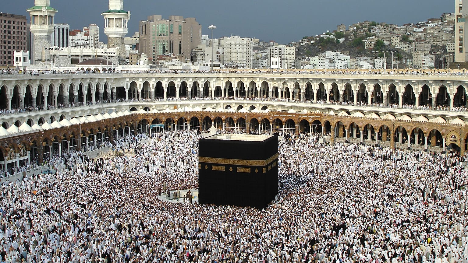 Müslümanların kutsal mekanı Kabe'de intihar