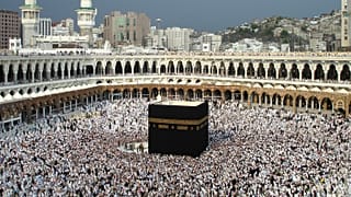 Müslümanların kutsal mekanı Kabe'de intihar