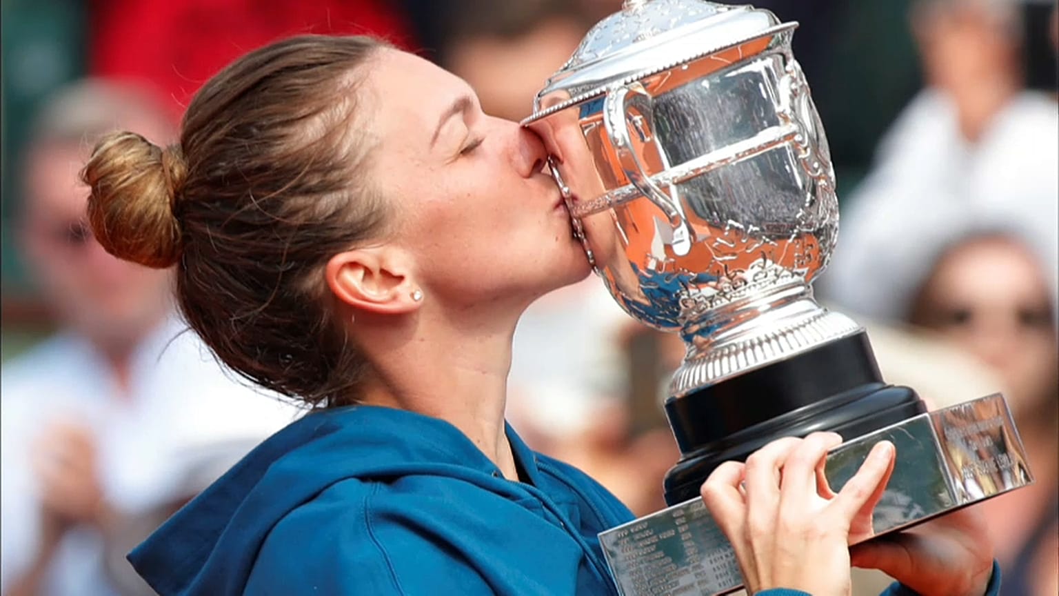 Simona Halep impõe-se sobre Sloane Stephens e vence Roland Garros