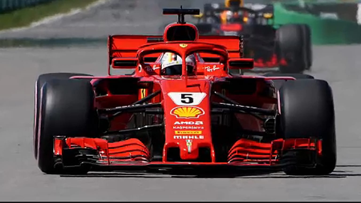 F1: Vettel rajtol az élről
