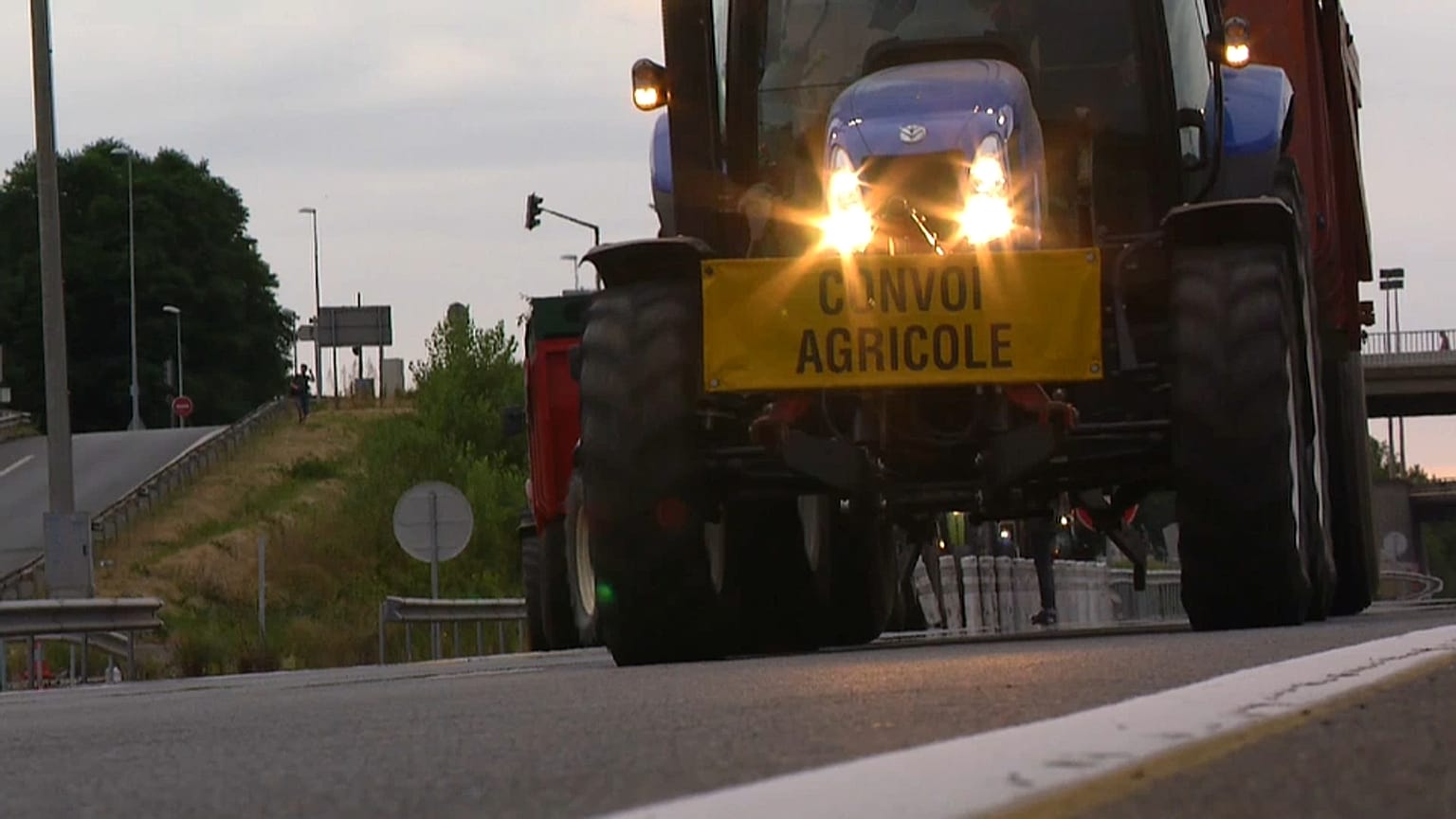 Agriculteurs : le blocage persiste, le gouvernement résiste 