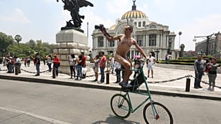 ¡Desnudos ante el tráfico! ¿Ahora sí me ves?