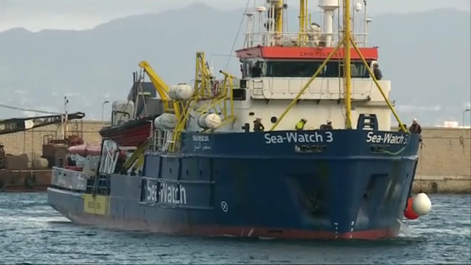 Migranti: Salvini chiude i porti italiani e scrive a Malta