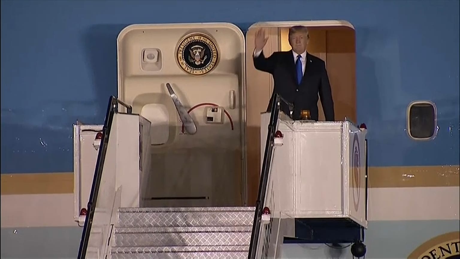 Donald Trump aterrou em Singapura