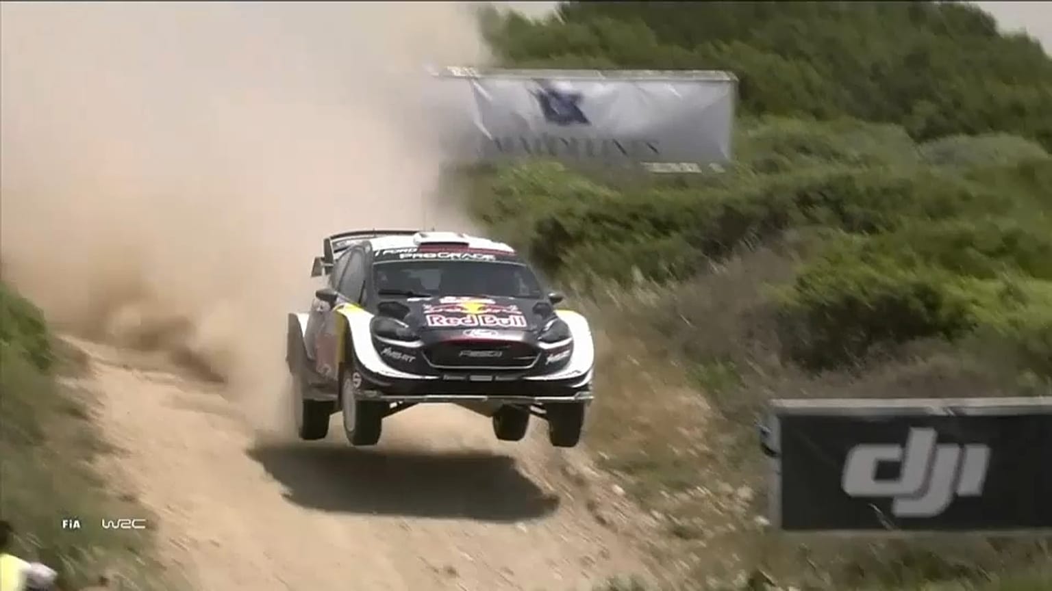 Rally di Sardegna, vince il belga Neuville