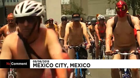 A vélo et nus pour les droits des cyclistes