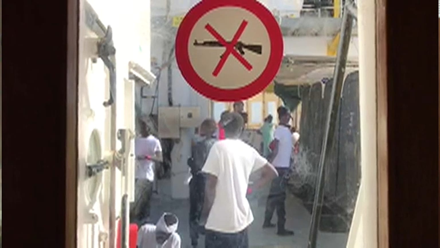 Migrants in limbo at sea after Italy refuses harbour