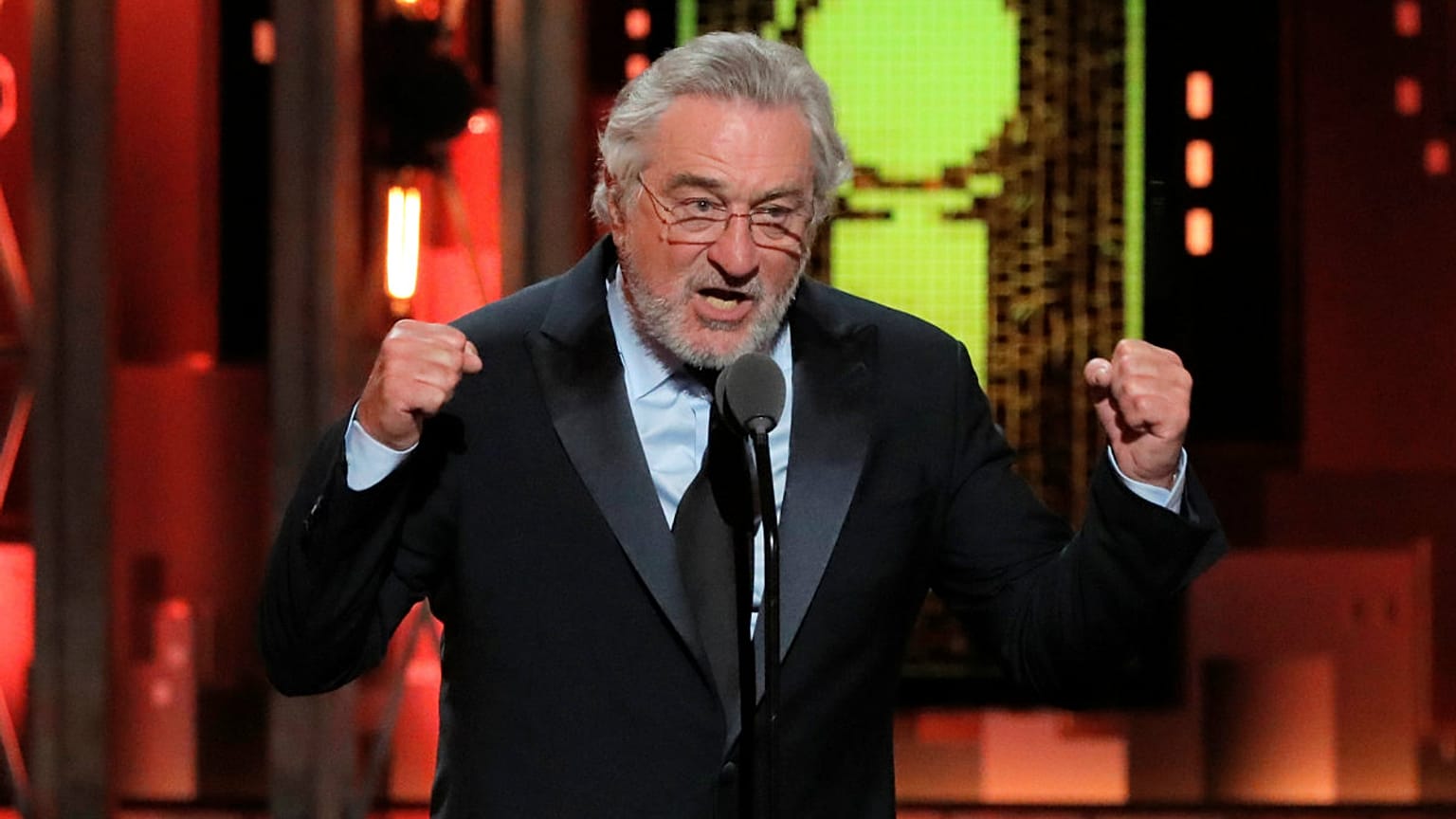 De Niro canlı yayında Trump'a küfretti