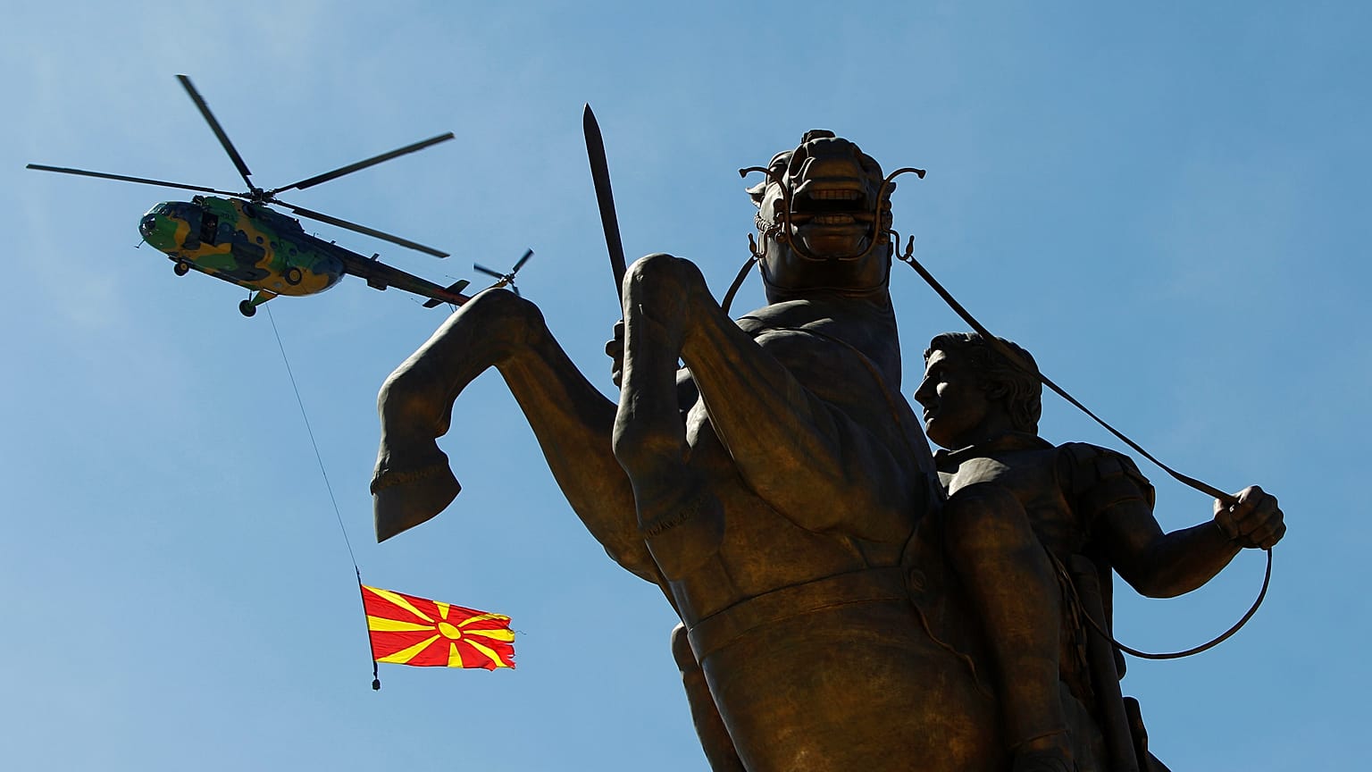 Γαλλικό πρακτορείο: Πιο δύσκολη η αλλαγή της Ιστορίας από το όνομα