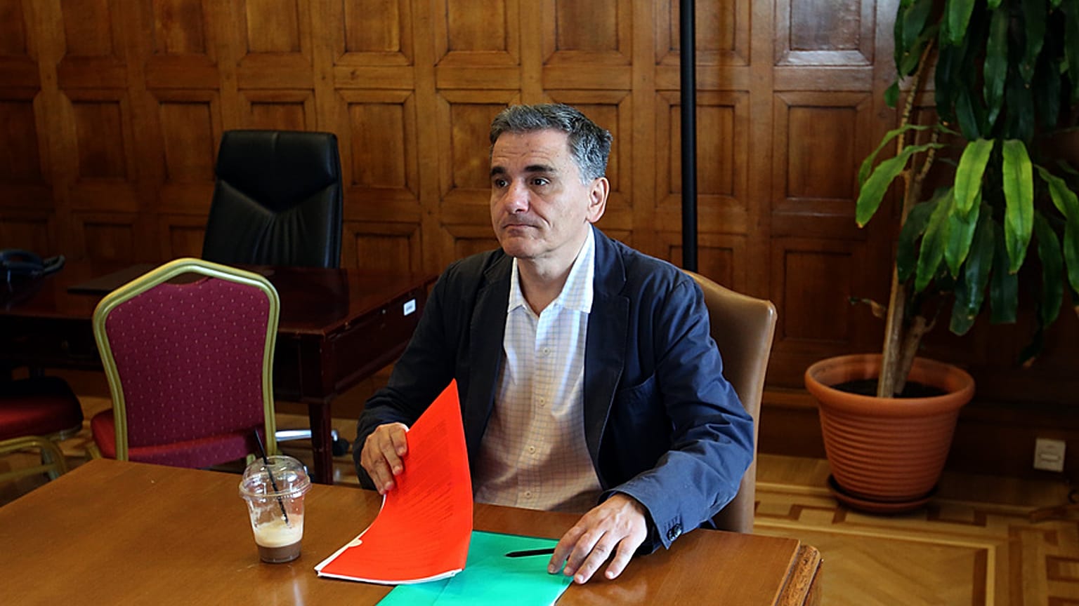 Με το βλέμμα στο Εurogroup της 21ης Ιουνίου η Αθήνα 
