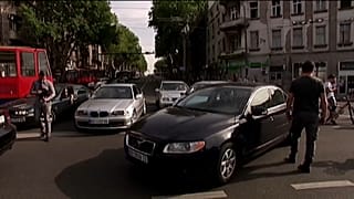 Los conductores serbios bloquean calles y autopistas