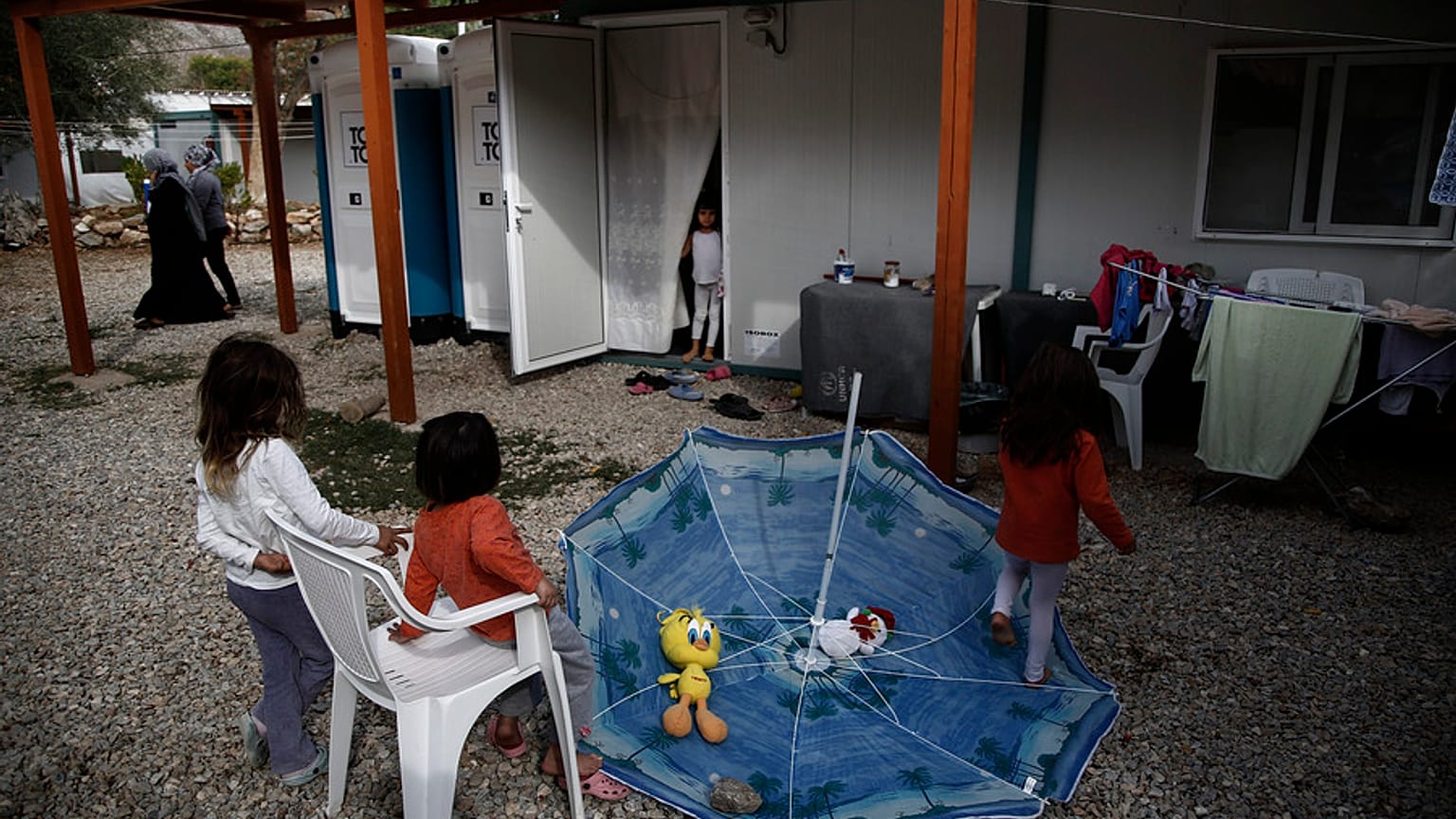 Θεσσαλονίκη: «Αόρατα» προσφυγόπουλα προσφέρουν «μαύρη εργασία» 