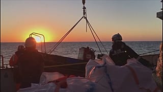 Akdeniz'de ölüm kalım mücadelesi veren göçmenlere İspanya'dan yardım eli