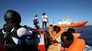Egyre nehezebb a helyzet az Aquarius fedélzetén